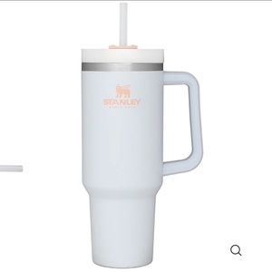 STANLEY ADVENTURE QUENCHER
TRAVEL TUMBLER | 40 OZ | CLOUD